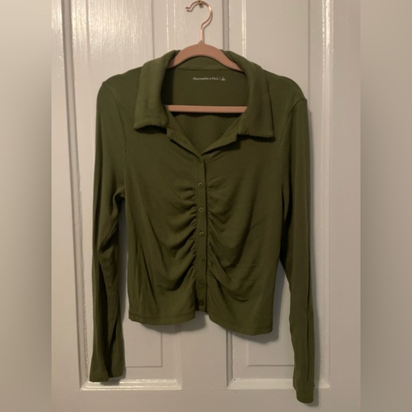 Ribbed Color Ruched Button Up - Picture 5 of 7